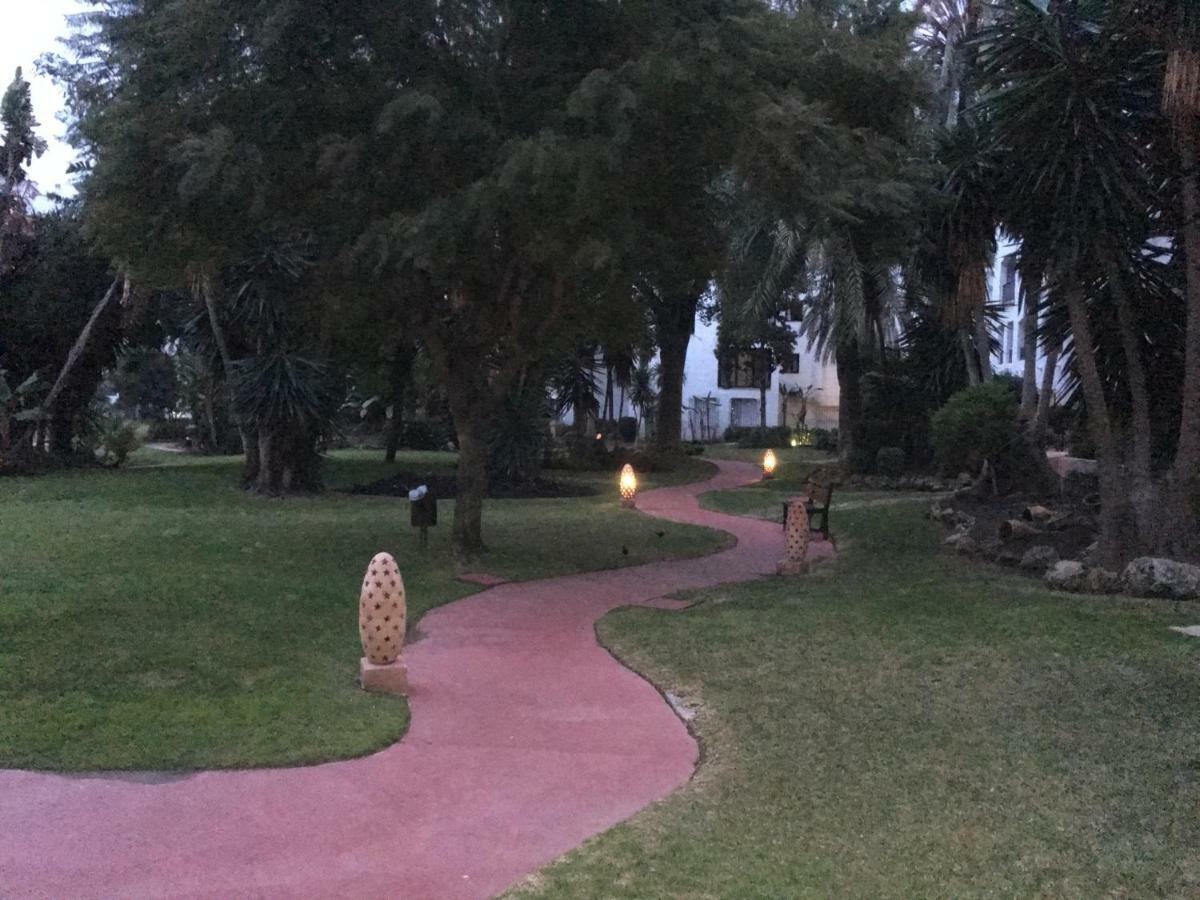 Appartamento Jardines Del Puerto Marbella Esterno foto