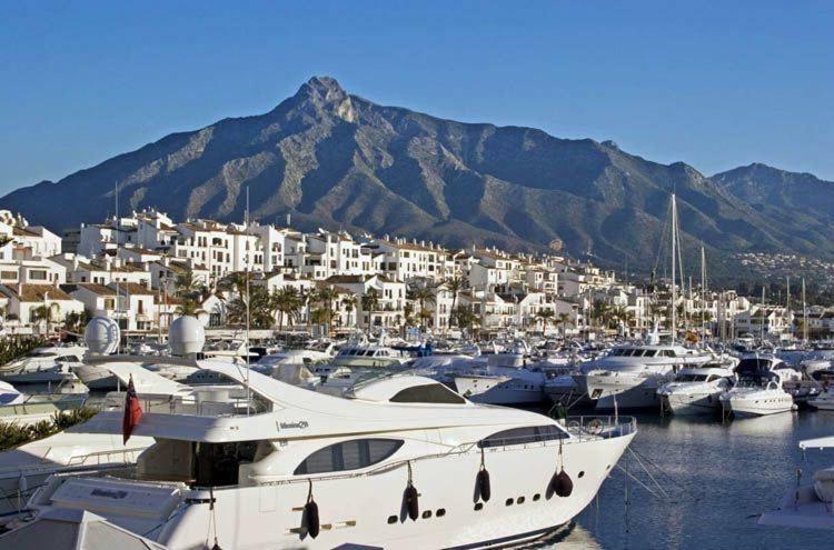 Appartamento Jardines Del Puerto Marbella Esterno foto