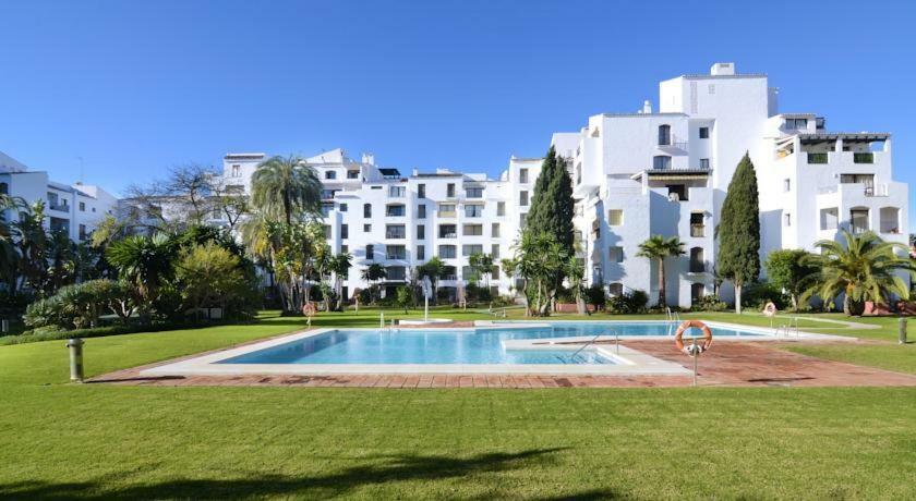 Appartamento Jardines Del Puerto Marbella Esterno foto