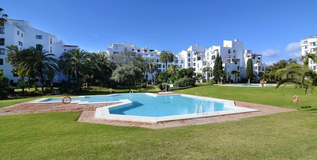 Appartamento Jardines Del Puerto Marbella Esterno foto